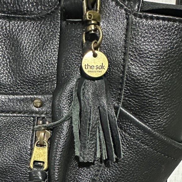 The Sak Collective Black Leather Shoulder Bag with Tassel LOTS Pockets EUC - Picture 2 of 12